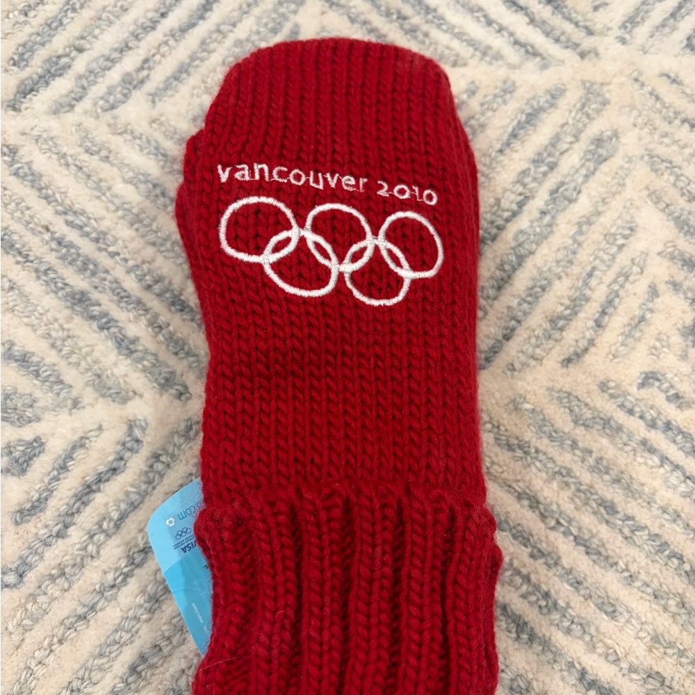 Red Vancouver 2010 Olympic Knit Mittens